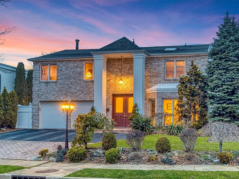  3282 Jason Drive — Bellmore (represented buyer) -- SOLD