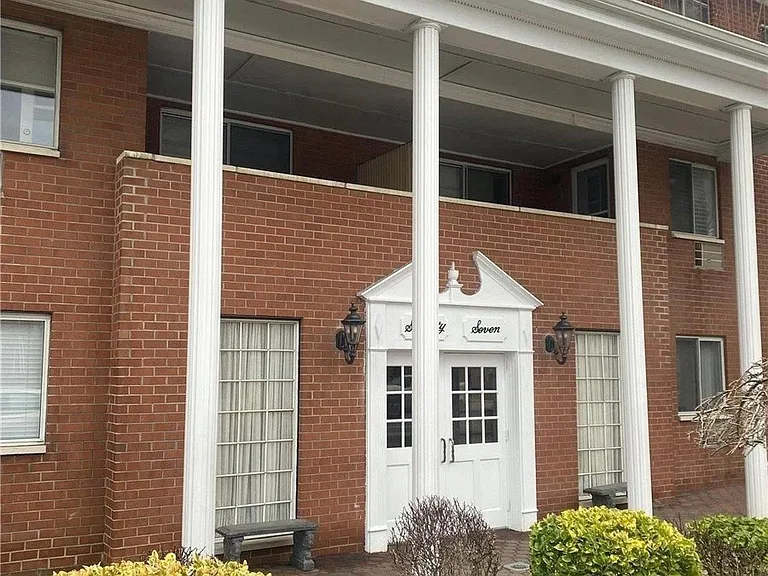 55 Monroe Blvd., Apt 3G — Long Beach (represented renter) -- RENTED