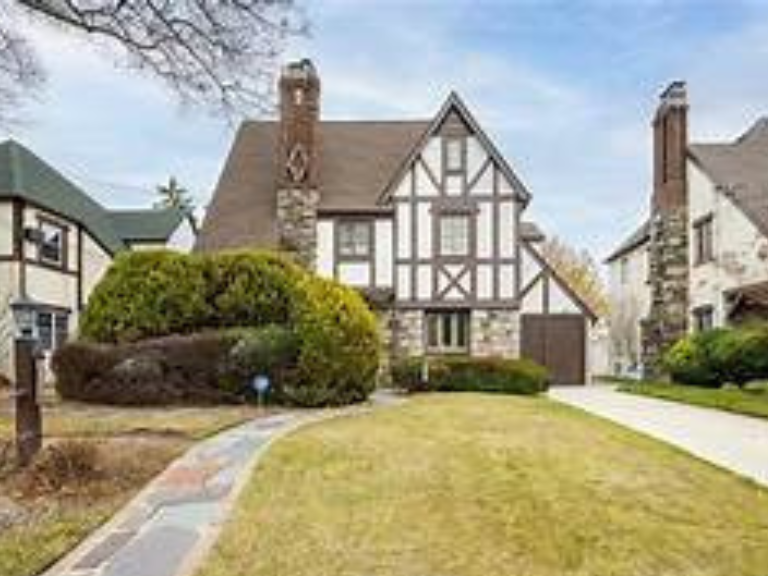 79 Durland Road — Lynbrook (represented buyers) -- SOLD